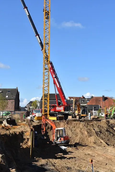 Stadthöfe Teil I: Kran aufstellen – Bild 2