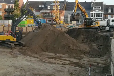 Stadthöfe Teil II: Aushub – Bild 1