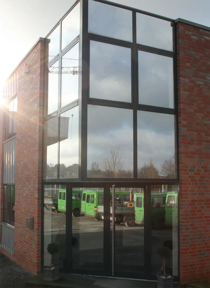 Eingang zum Betriebsgebäude der Resing Bau GmbH in Rhede